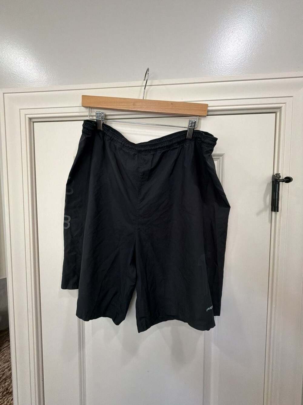Patagonia Men's Size Large Black Athletic Shorts‎